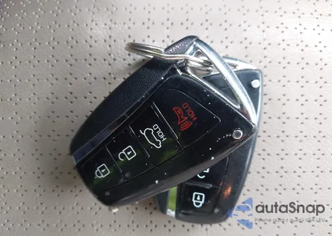 2015 Hyundai Santa Fe Sport 2.4L z USA, uszkodzony, nr VIN 5XYZUDLB8FG294511